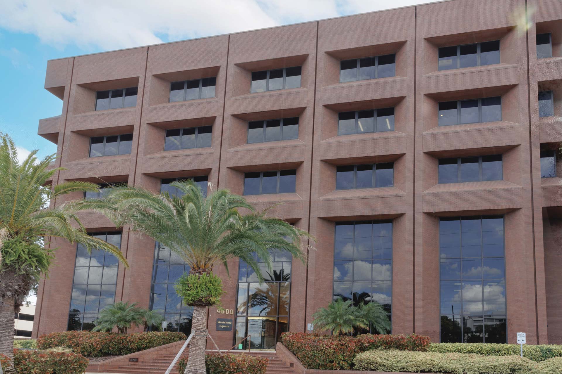 Exterior shot of Munoz & Company, CPA's Tampa office